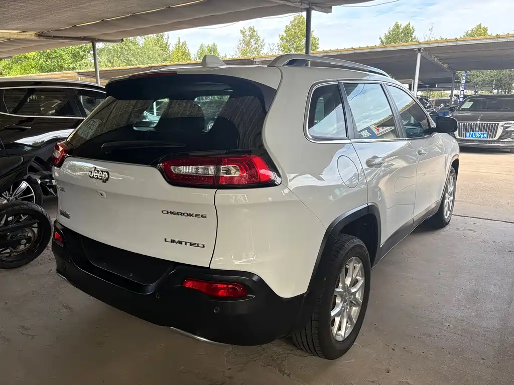 Jeep Cherokee — миниатюра 4