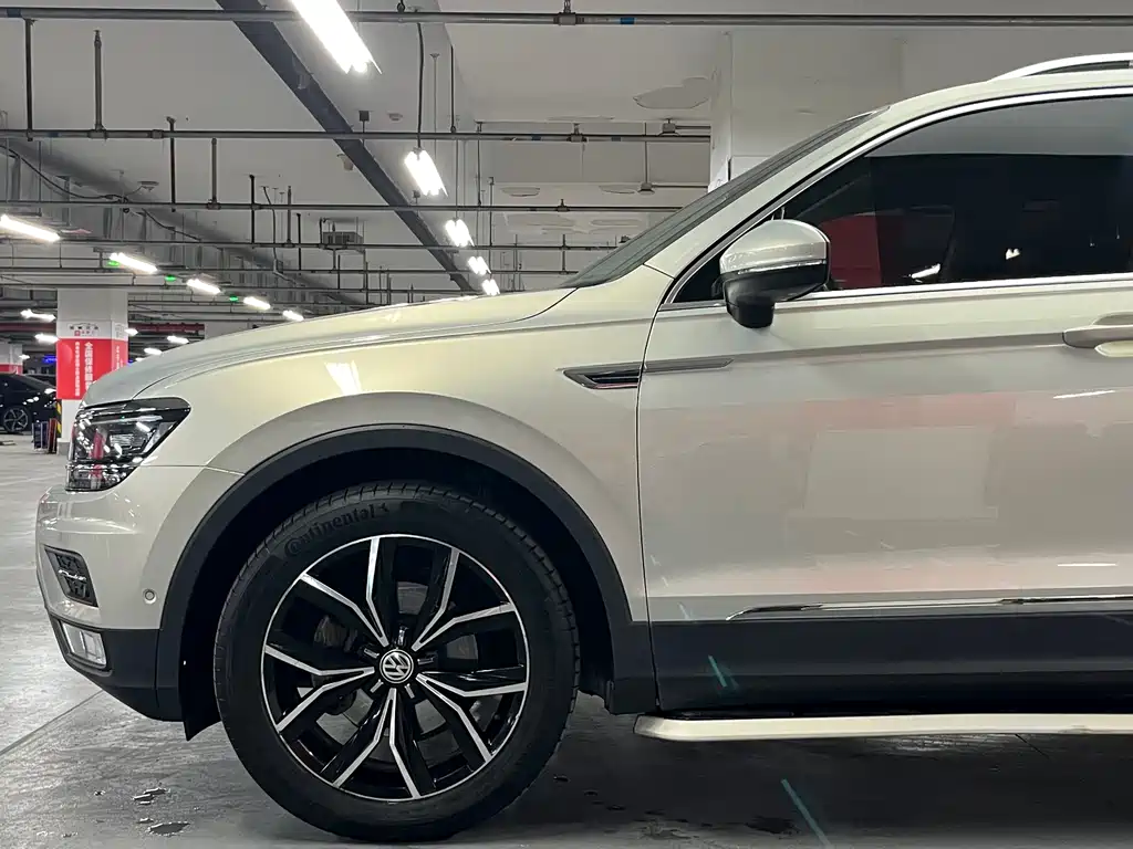 Volkswagen Tiguan L L 2017 330TSI AT Flagship