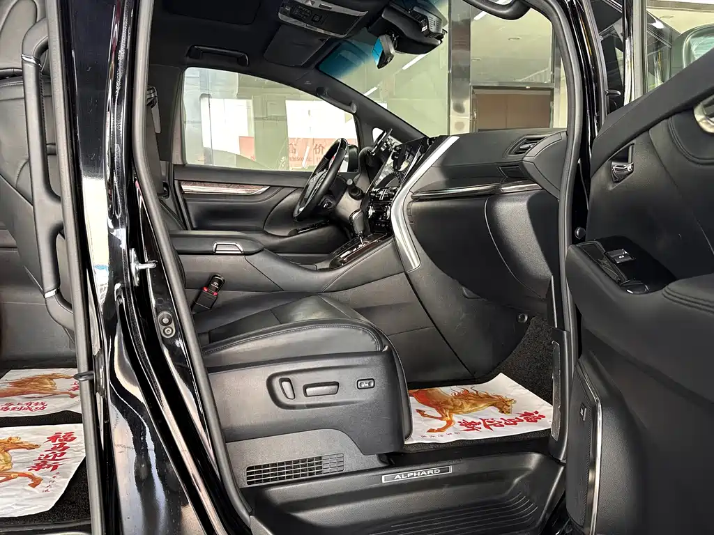 Toyota Vellfire — миниатюра 8