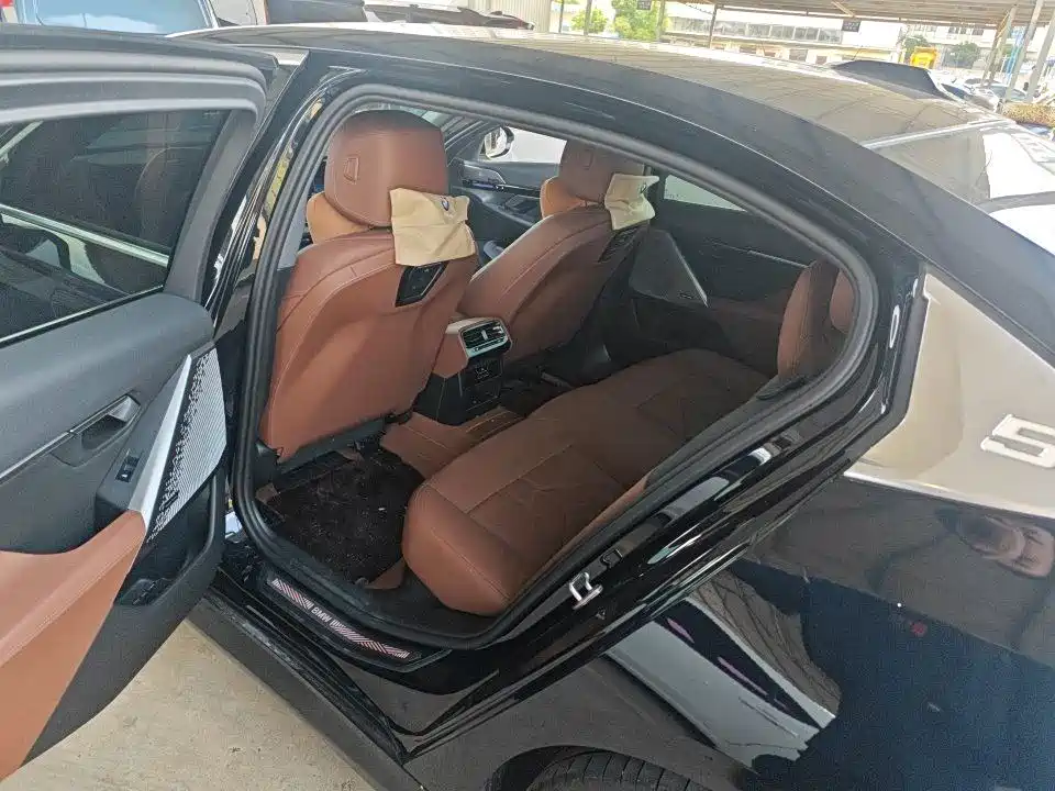 BMW 5 Series — миниатюра 2