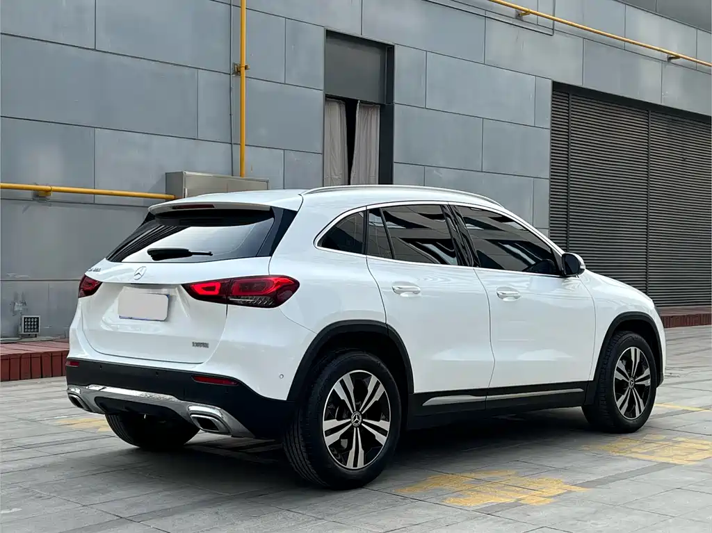 MERCEDES-BENZ GLA