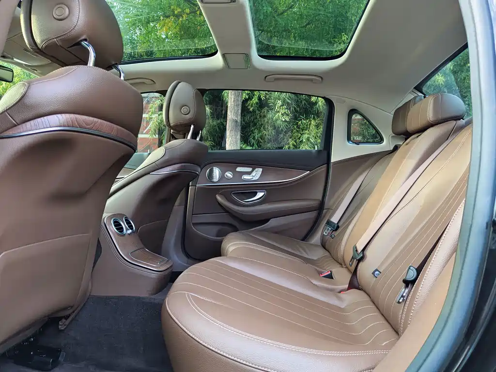 Mercedes-Benz E-Class — миниатюра 24