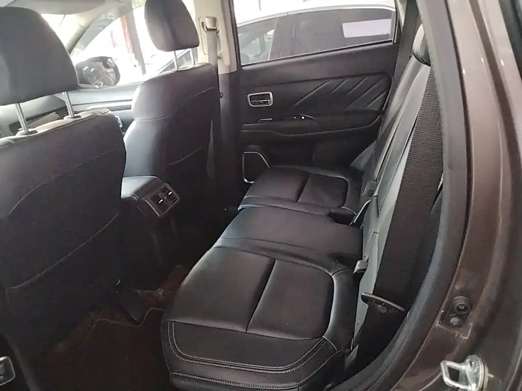 Mitsubishi Outlander — миниатюра 17