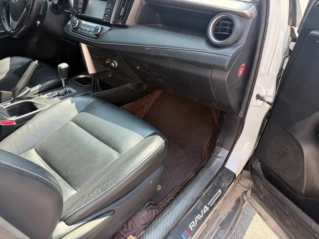 Toyota RAV4 — миниатюра 10