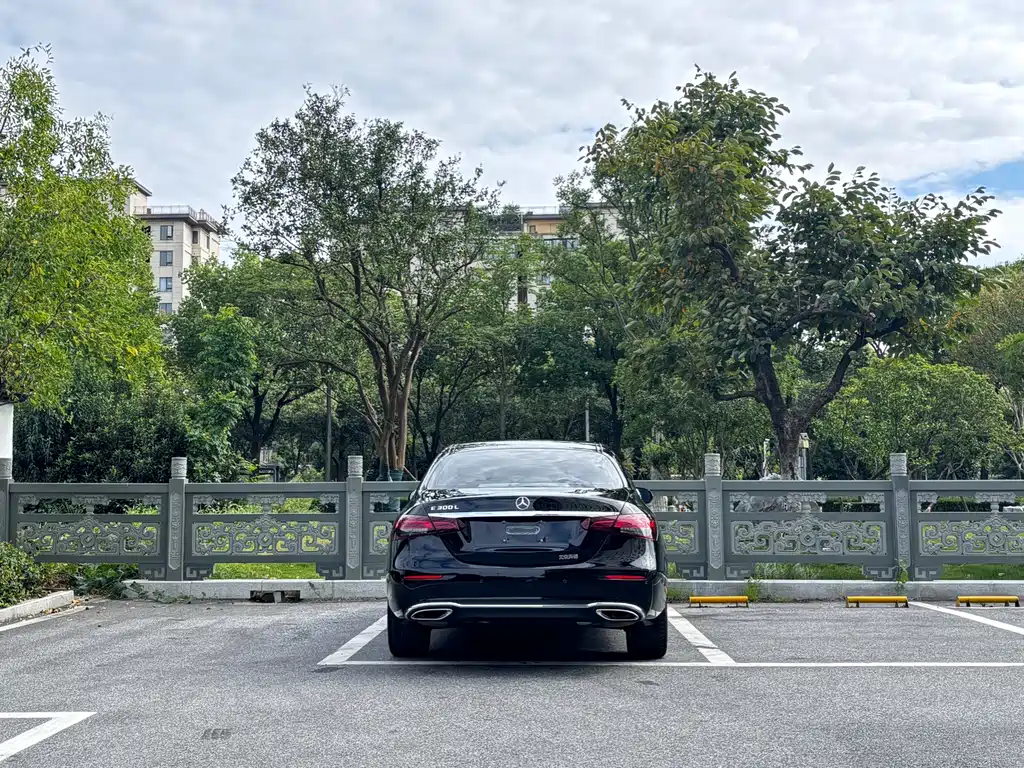 Mercedes-Benz E-Class — миниатюра 5