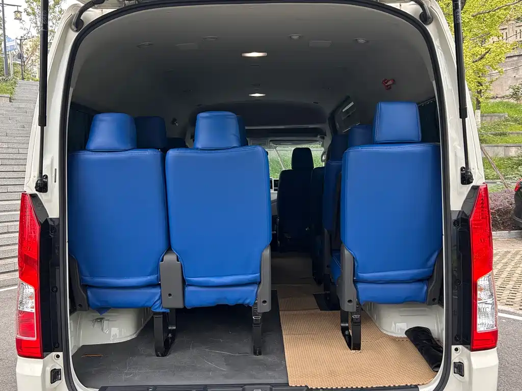 Toyota Hiace — миниатюра 9