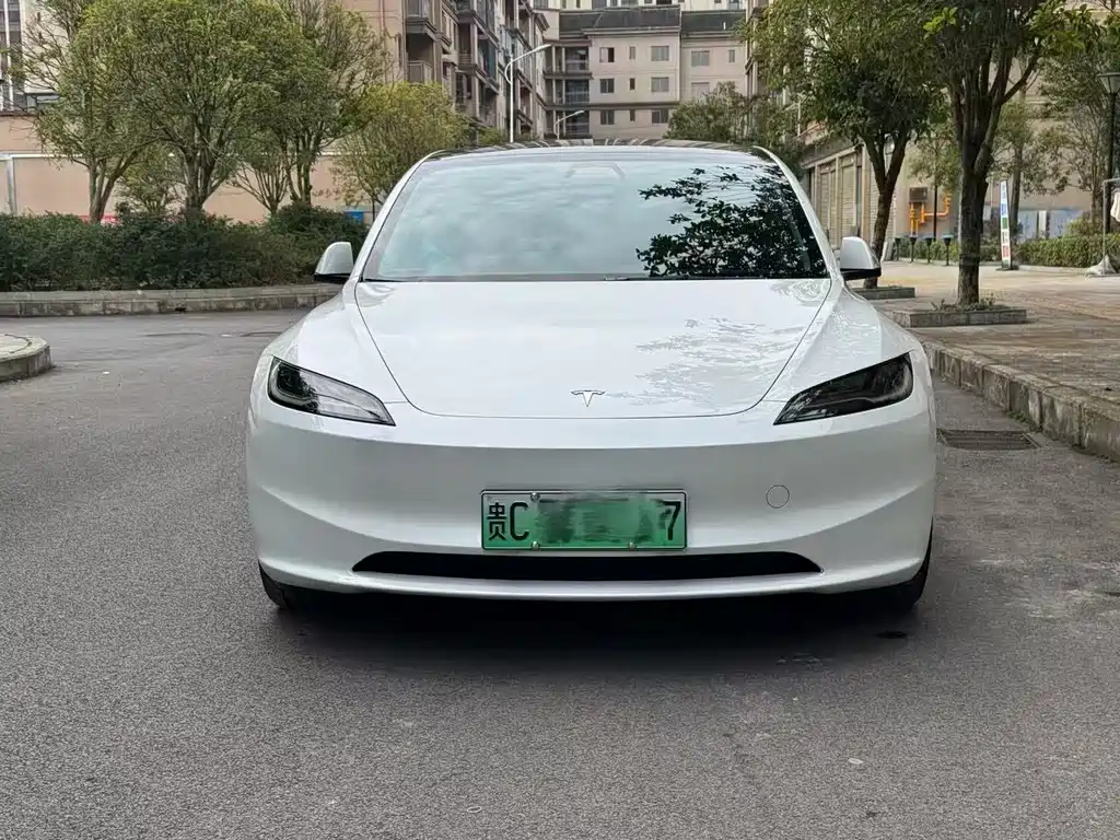 TESLA MODEL 3