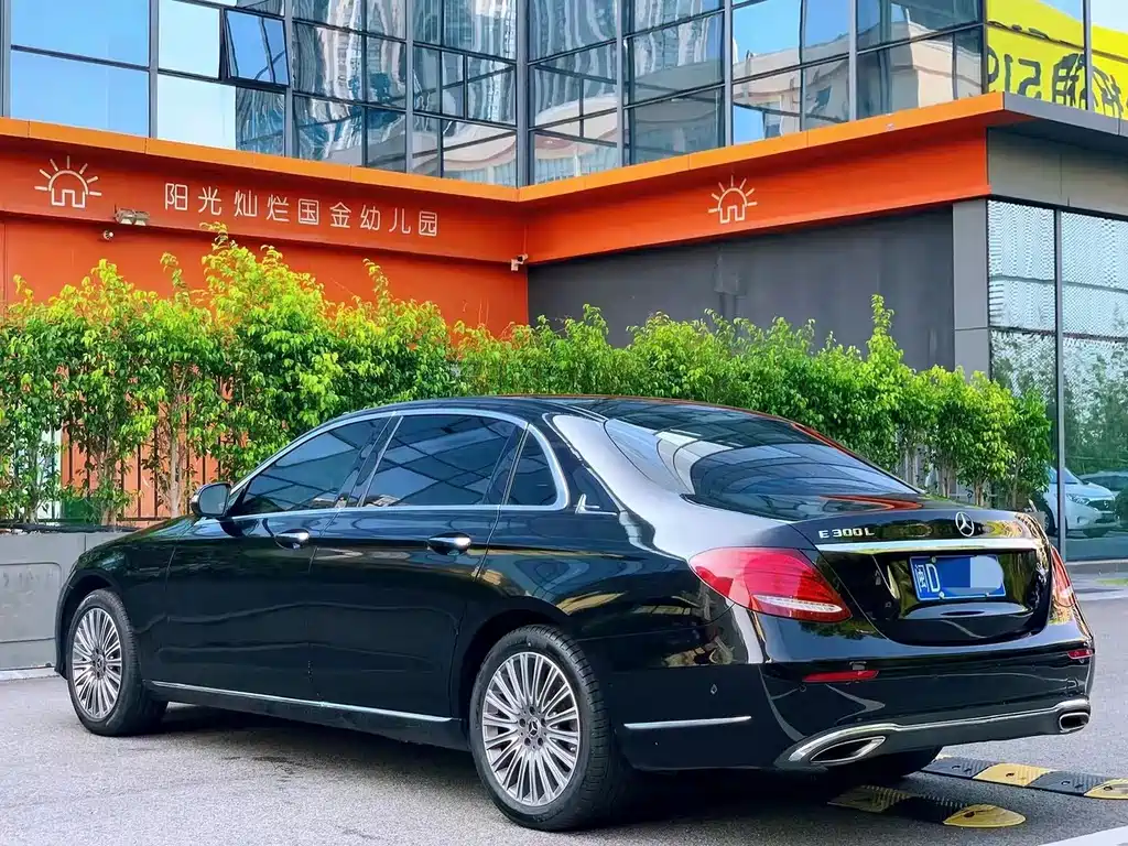 Mercedes-Benz E-Class — миниатюра 4