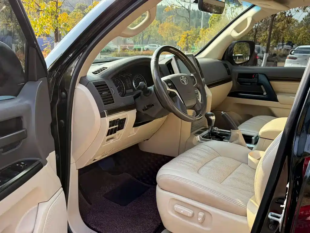 Toyota Land Cruiser 2020 4.0L AT