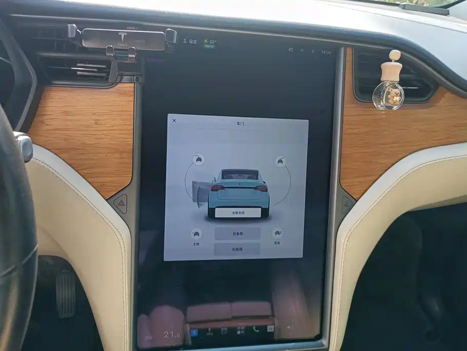 Tesla Model X — миниатюра 13