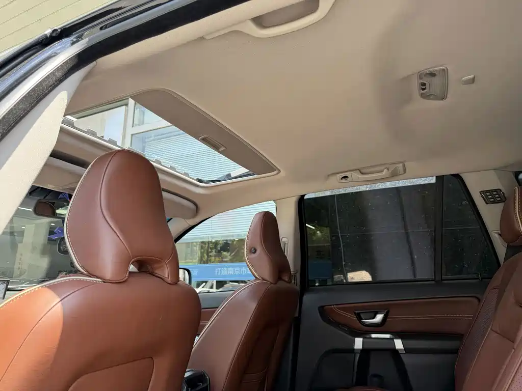 Volvo XC90 — миниатюра 8