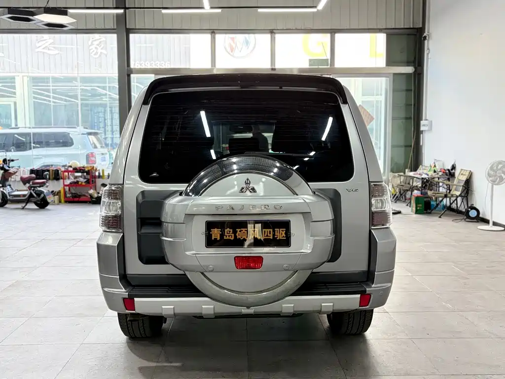 Mitsubishi Pajero (Import) — миниатюра 4