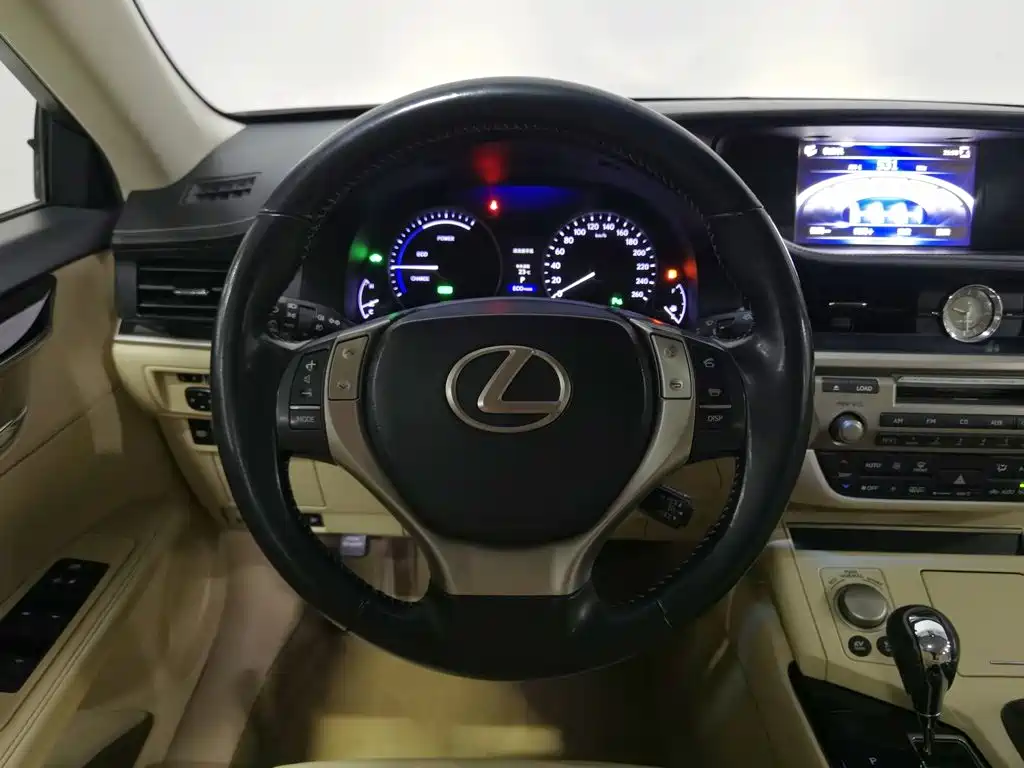 Lexus ES — миниатюра 11