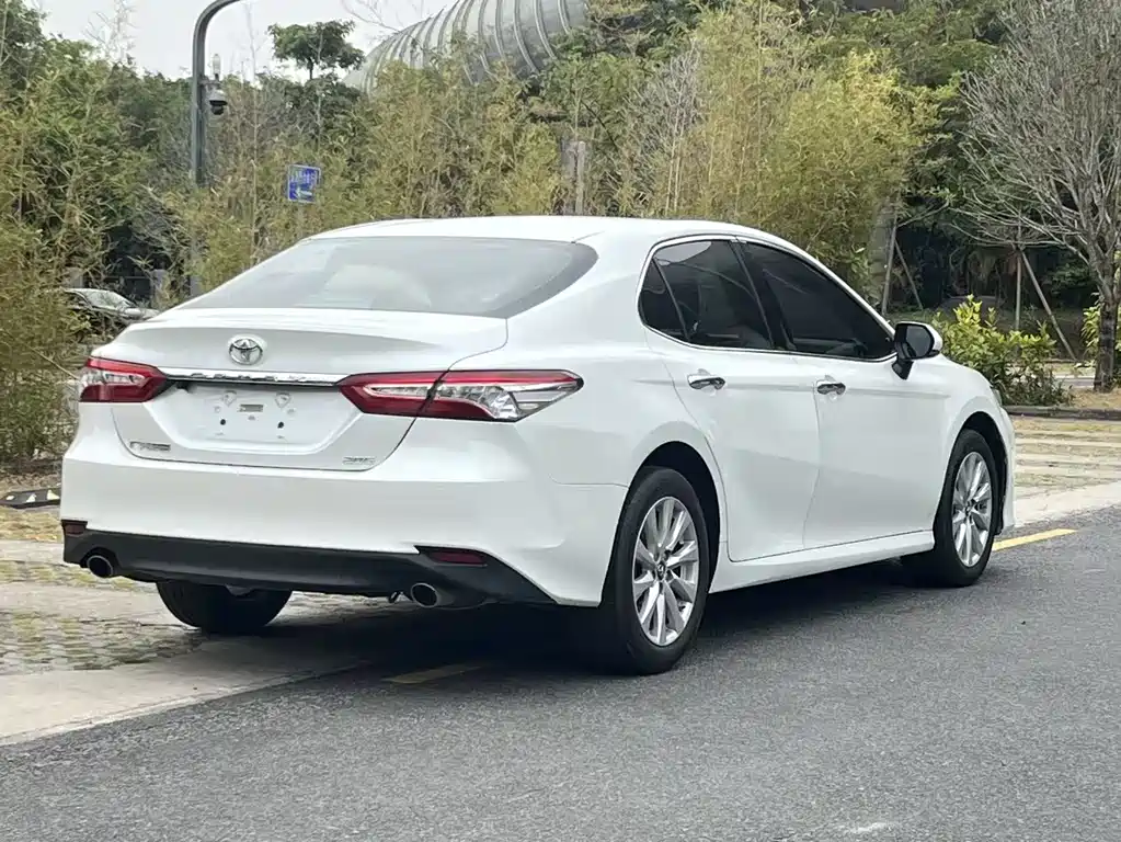TOYOTA CAMRY