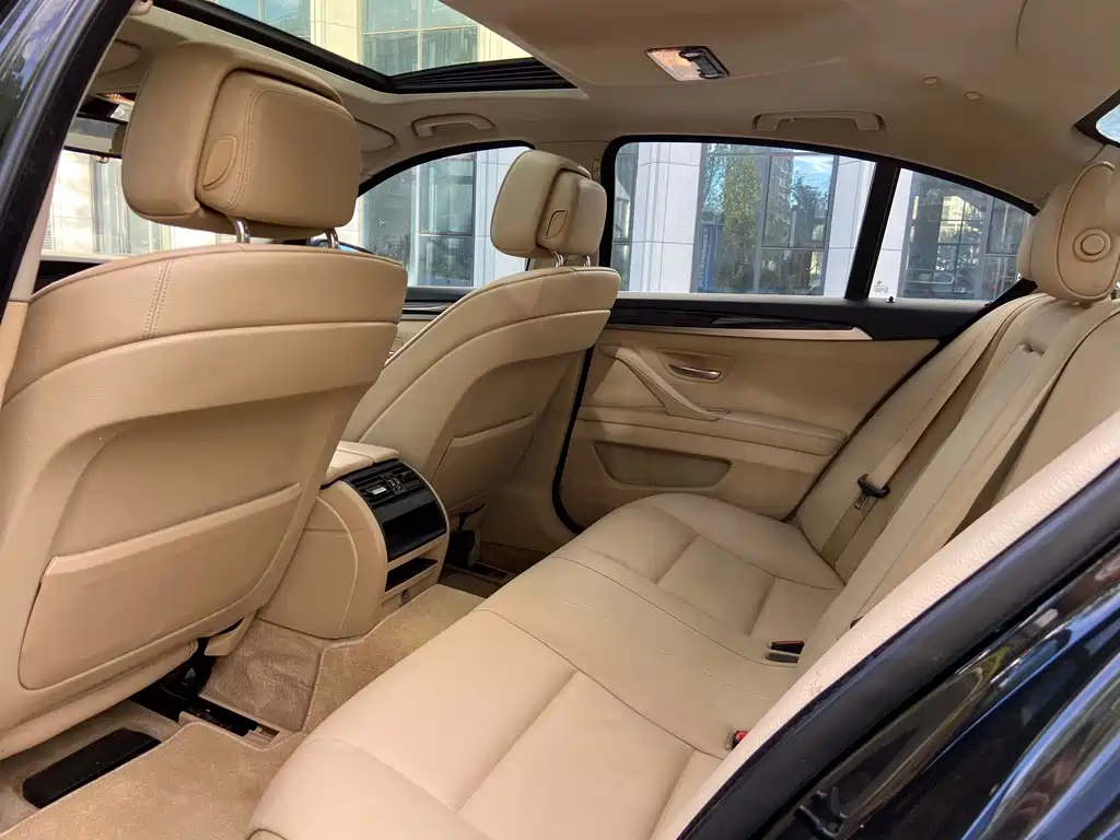 BMW 5 Series — миниатюра 10