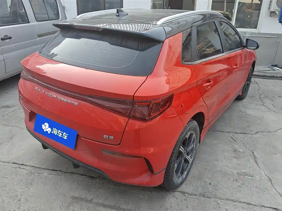 BYD E2