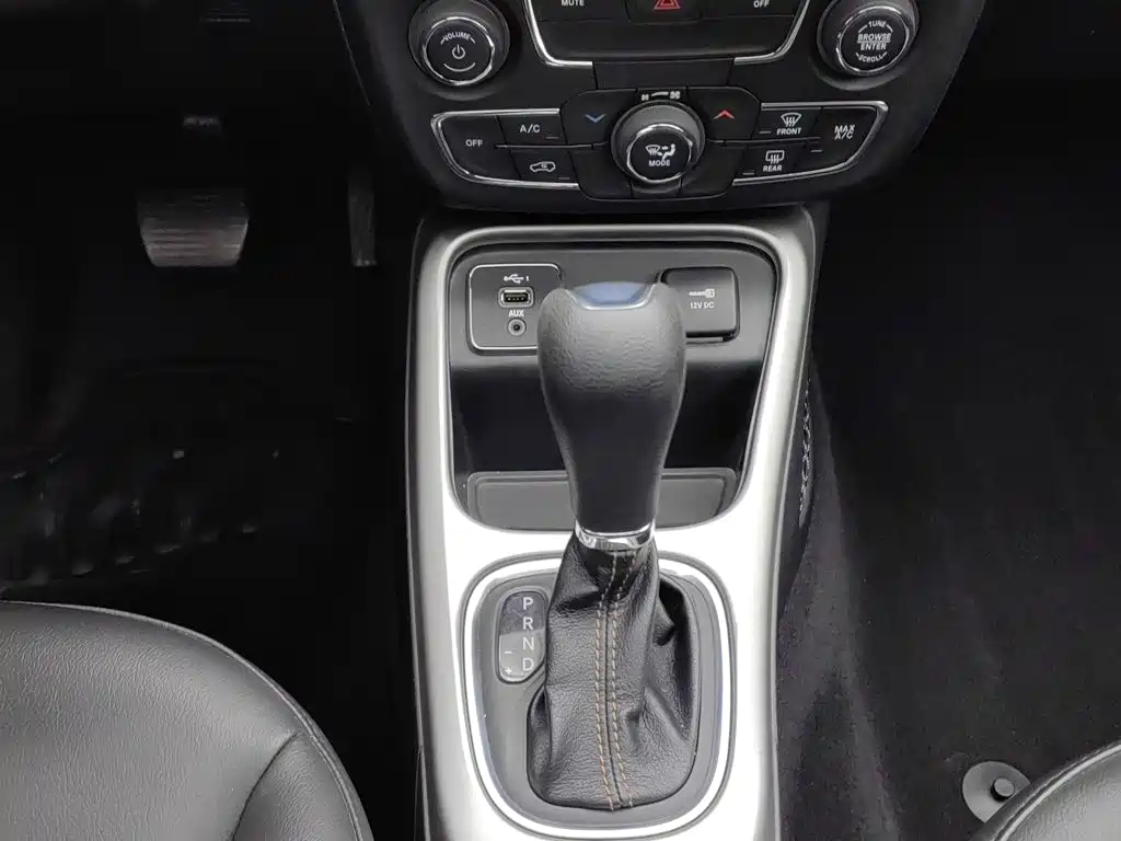 Jeep Compass — миниатюра 13