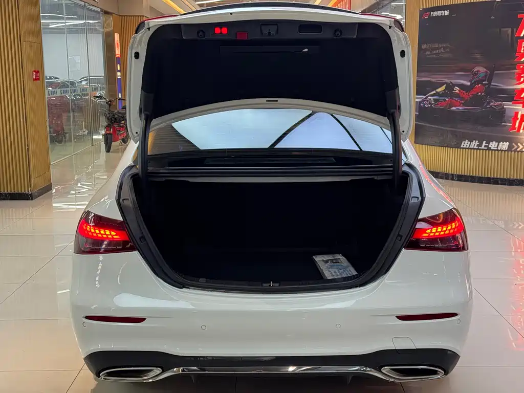 Mercedes-Benz E-Class — миниатюра 19