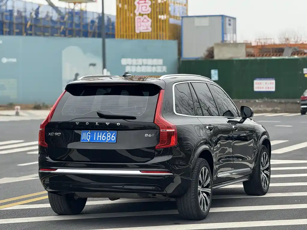 VOLVO XC90