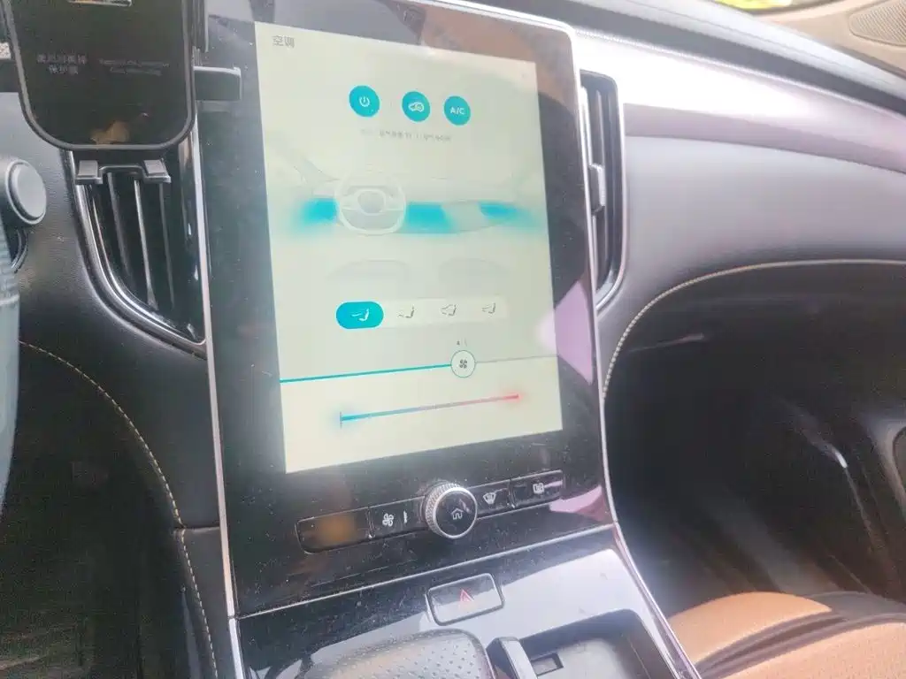 Roewe i6 MAX New Energy — миниатюра 6