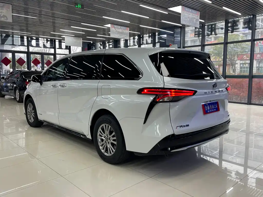 TOYOTA SIENNA
