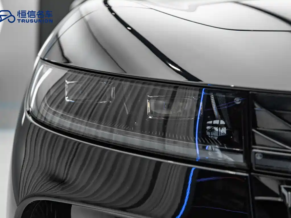 VOYAH LANTU CHASING LIGHT