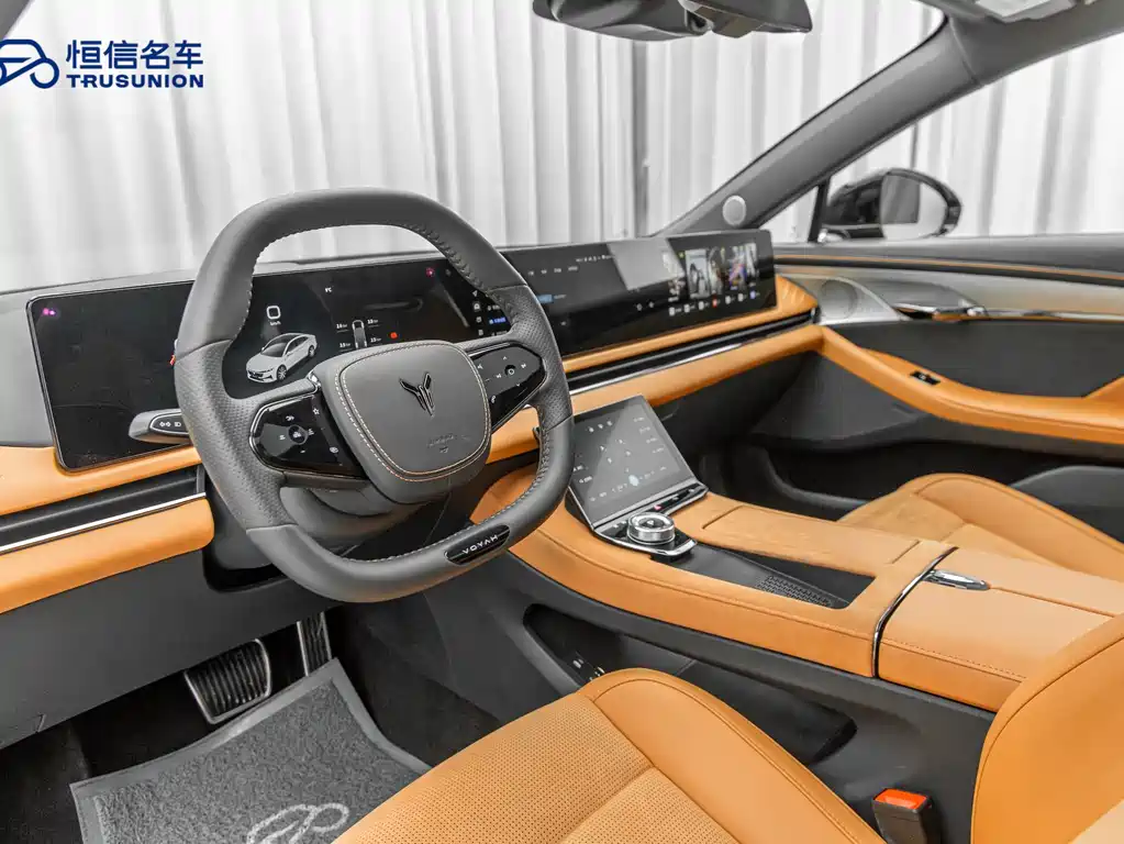 VOYAH LANTU CHASING LIGHT