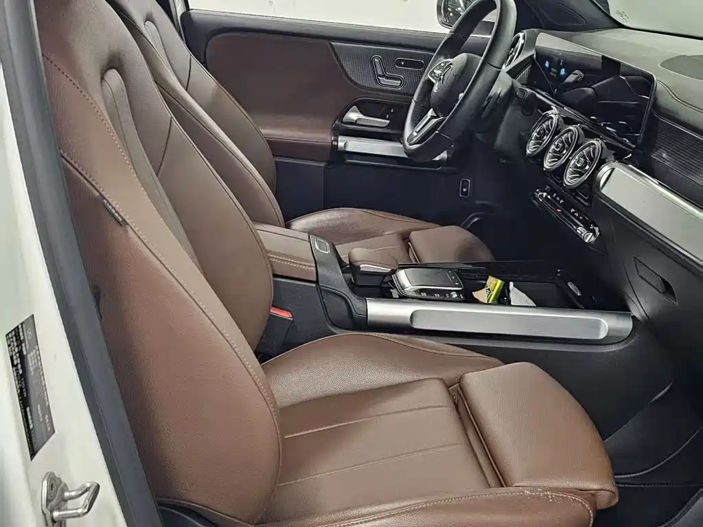 Mercedes-Benz GLB — миниатюра 14