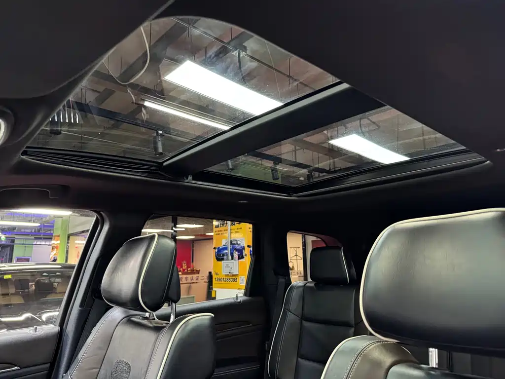 Jeep Grand Cherokee (Import) 3.6L Luxury Navigation Edition, фото 26