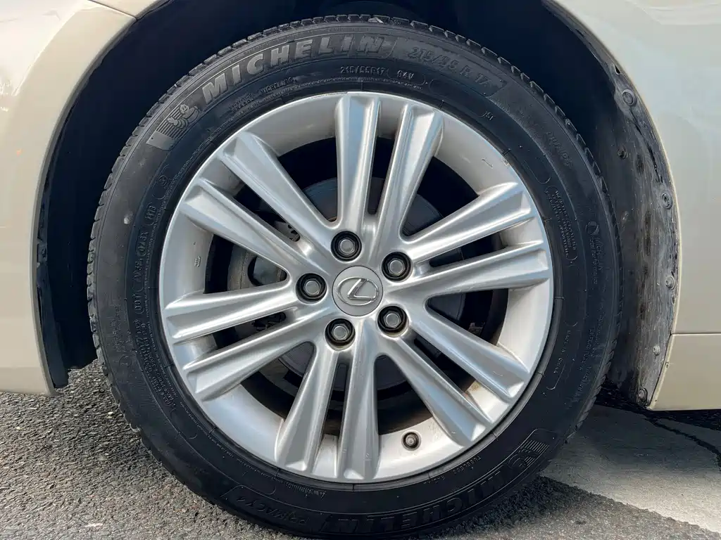Lexus ES — миниатюра 11