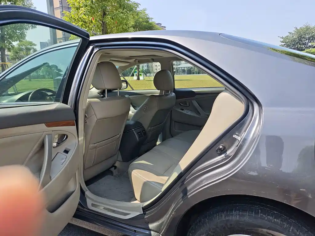 Toyota Camry — миниатюра 5