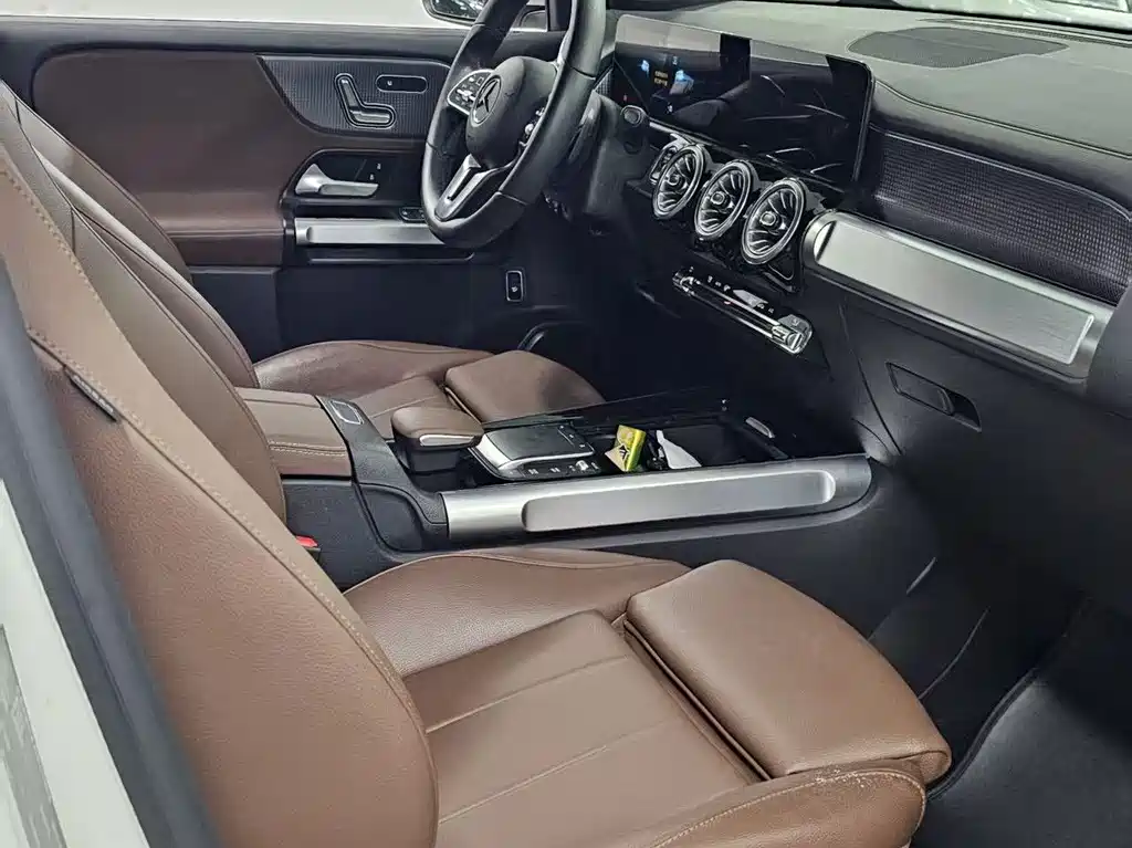 Mercedes-Benz GLB — миниатюра 13