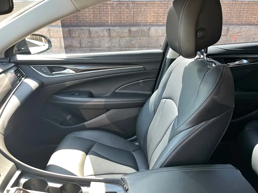 Buick LaCrosse — миниатюра 10