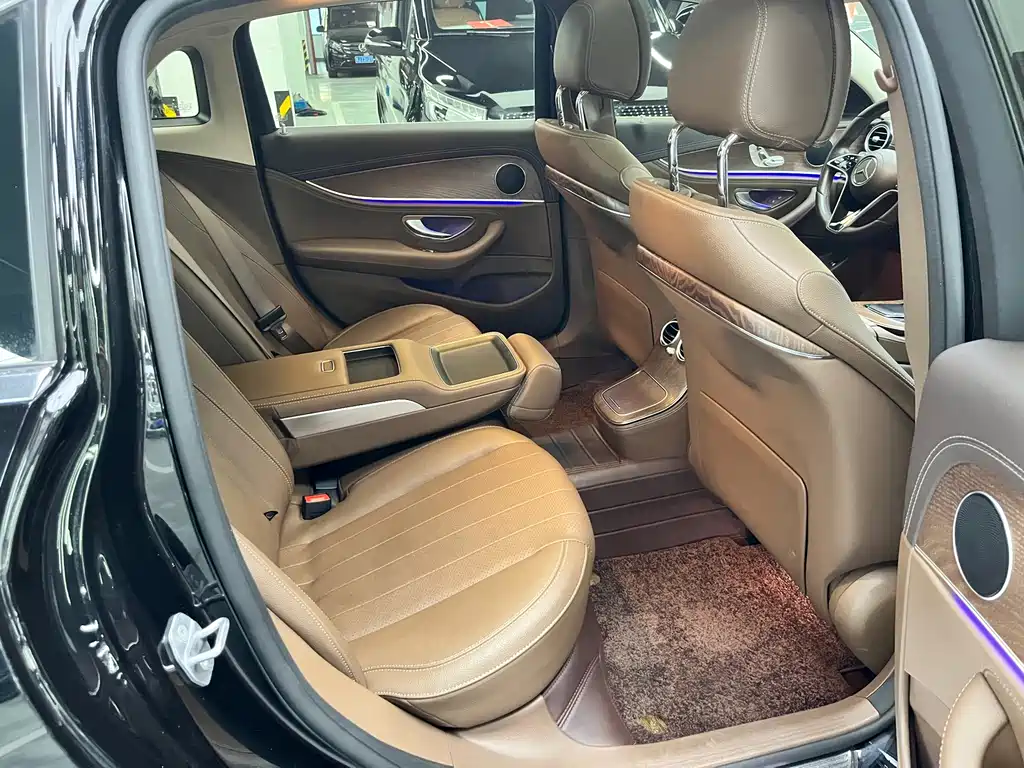 Mercedes-Benz E-Class — миниатюра 11