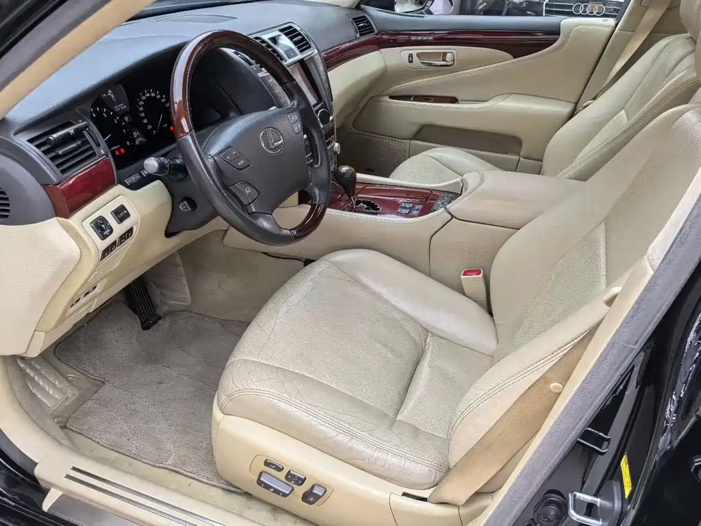 Lexus LS — миниатюра 7