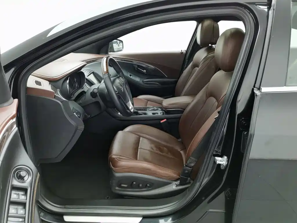 Buick LaCrosse — миниатюра 10