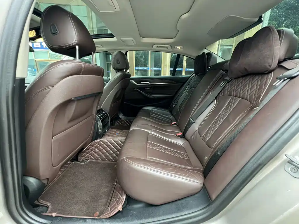 BMW 5 Series — миниатюра 6