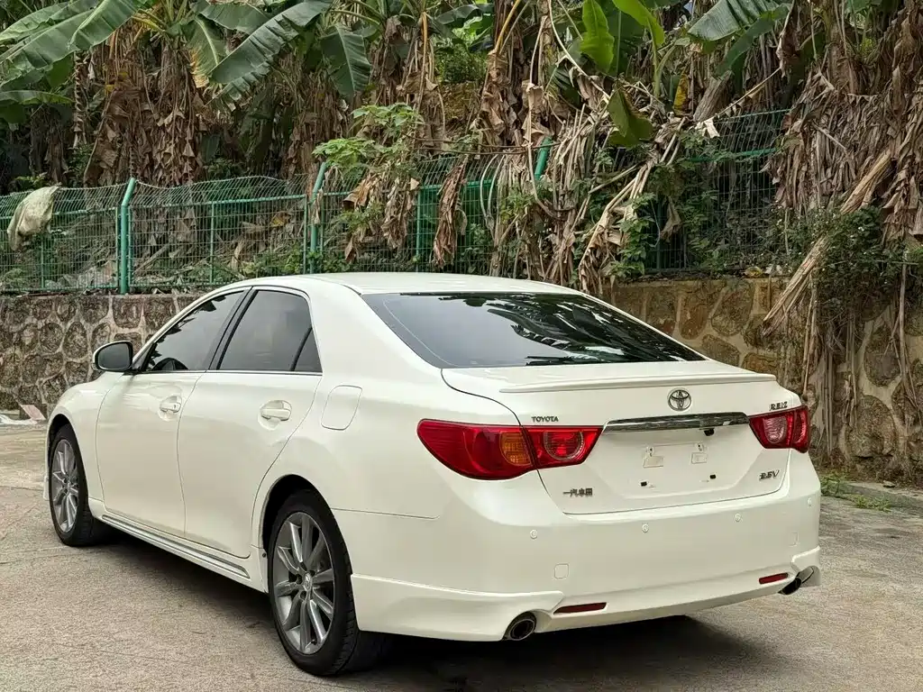 Toyota Reiz — миниатюра 9