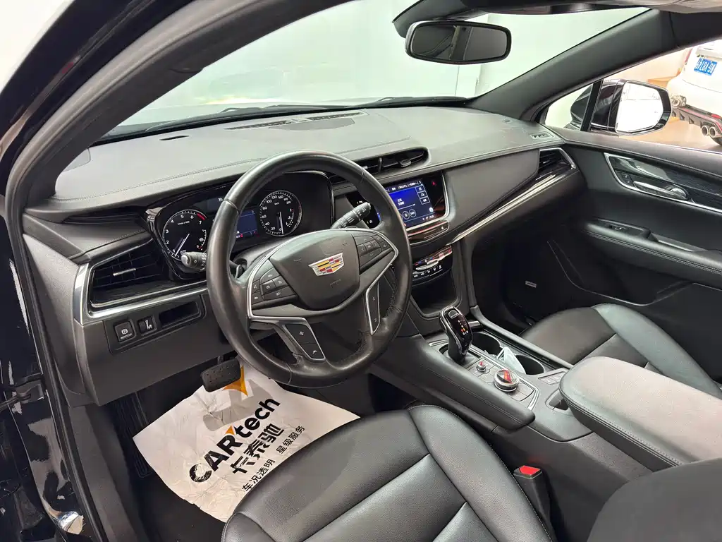 CADILLAC XT5