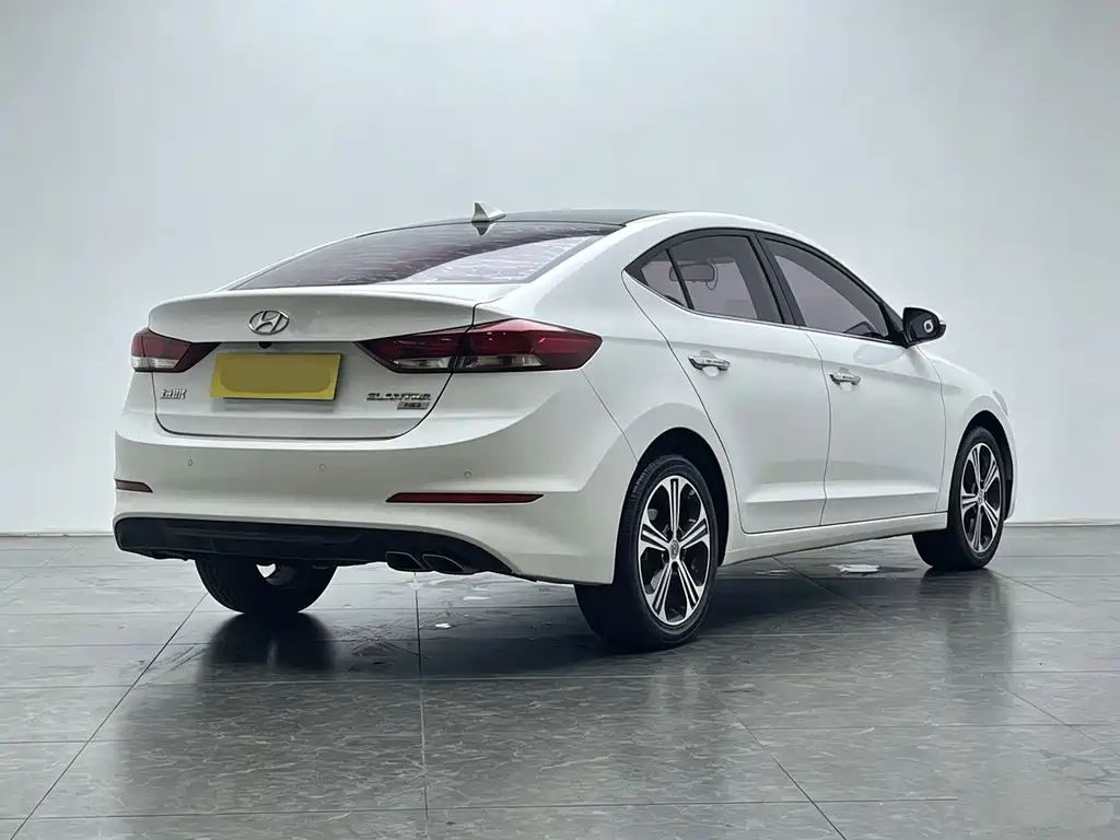 Hyundai Elantra — миниатюра 7
