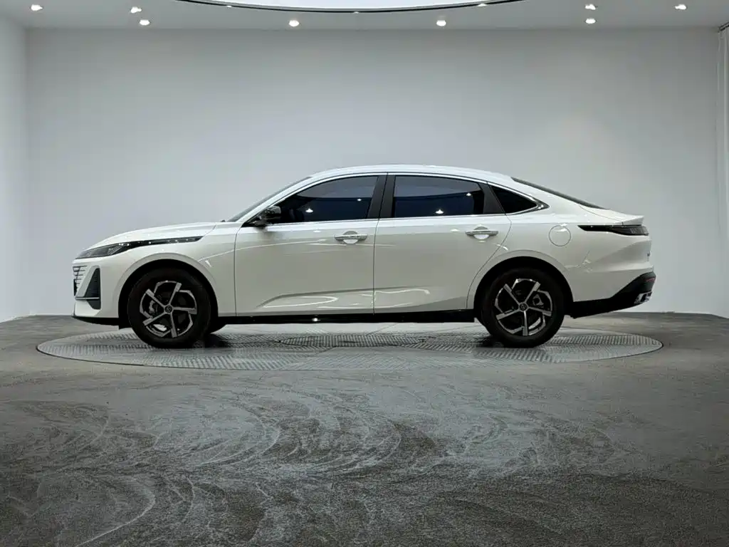 Changan Eado — миниатюра 5