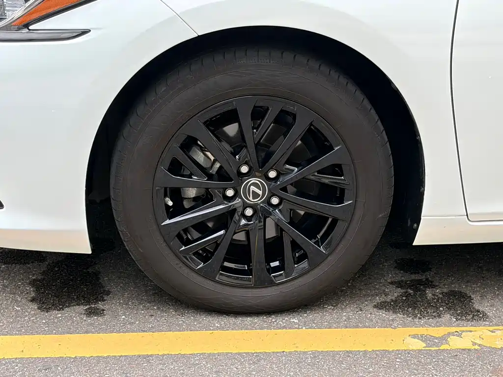 Lexus ES — миниатюра 6
