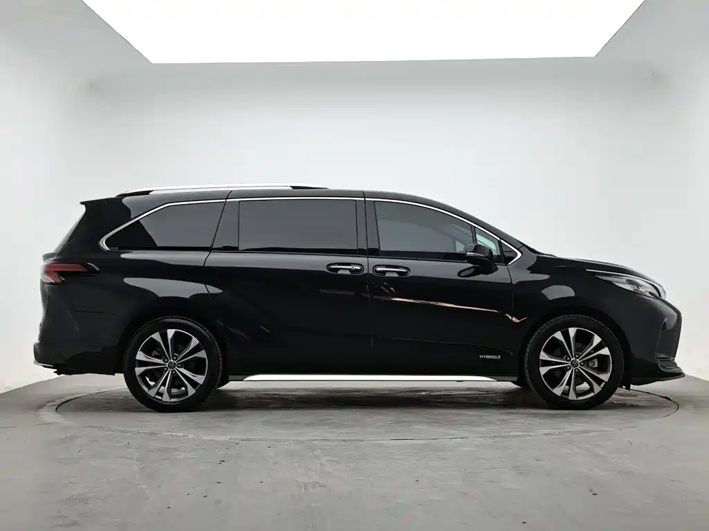 Toyota Granvia — миниатюра 5