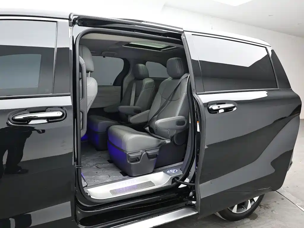 Toyota Granvia — миниатюра 14