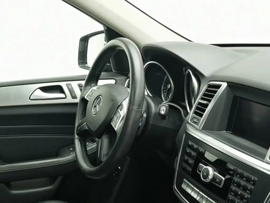 Mercedes-Benz M-Class — миниатюра 22