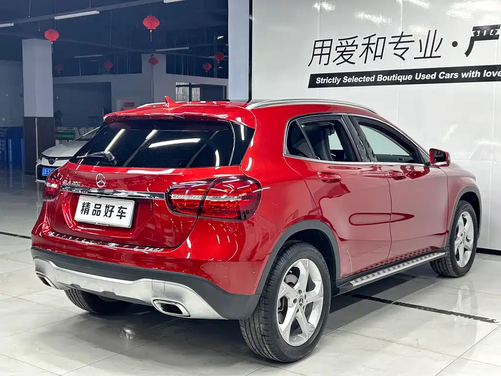 MERCEDES-BENZ GLA