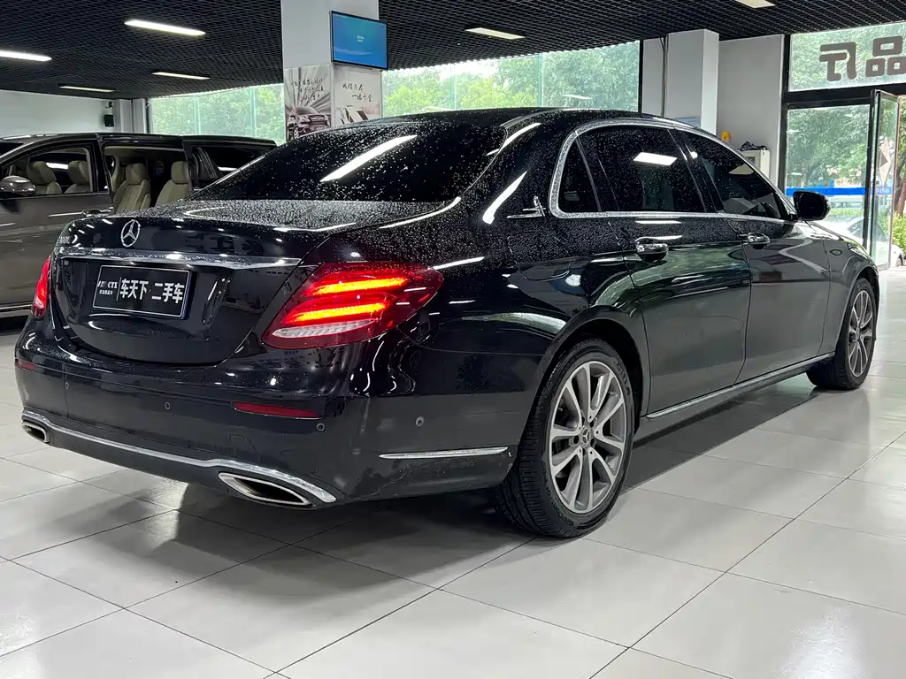Mercedes-Benz E-Class — миниатюра 6