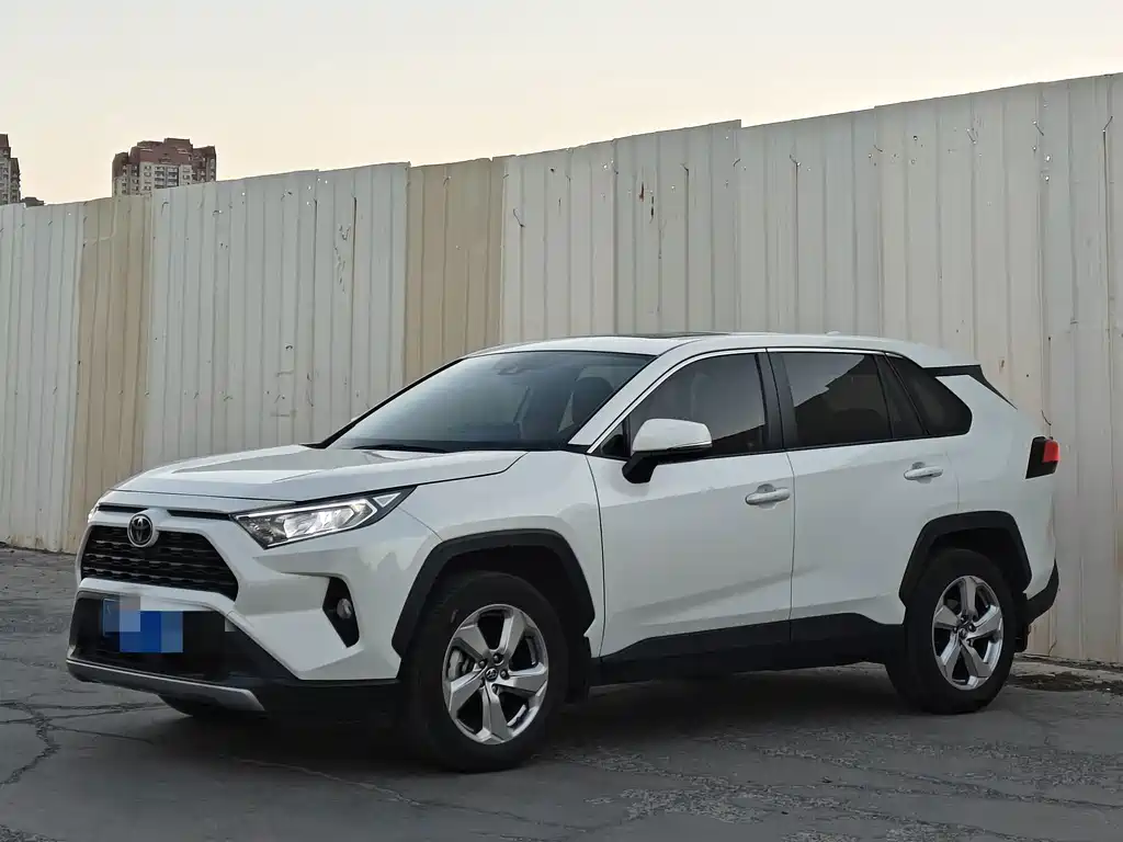 Toyota RAV4 — миниатюра 3
