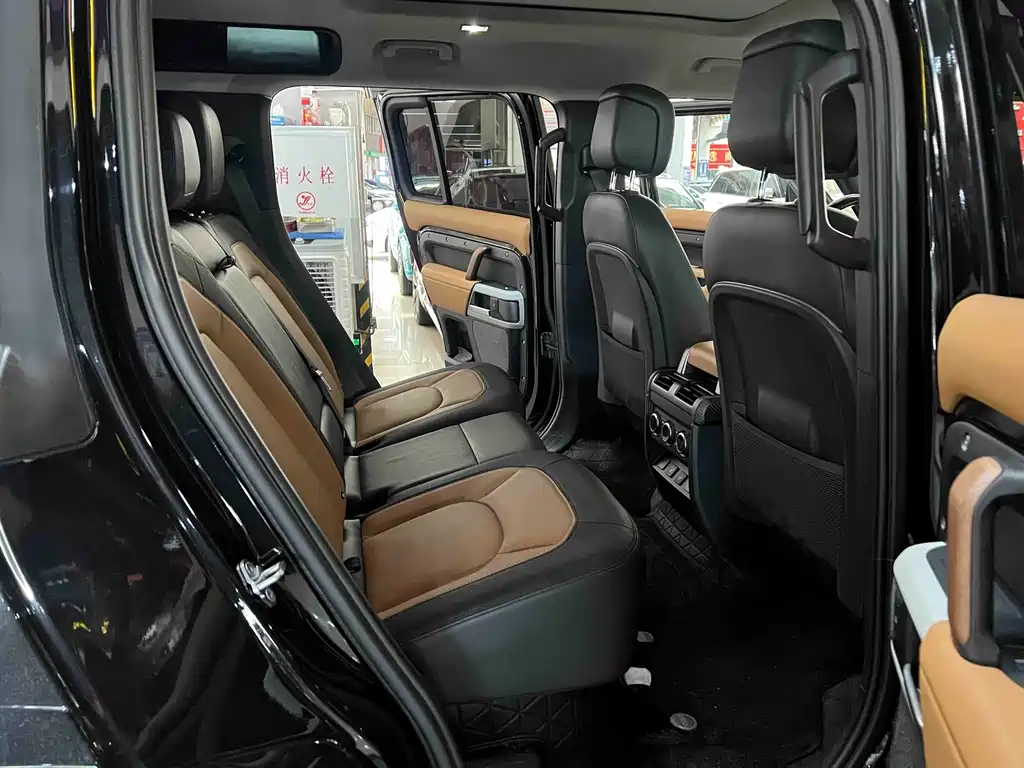 Land Rover Defender — миниатюра 8