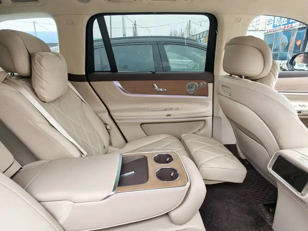 AITO ASK THE WORLD M9